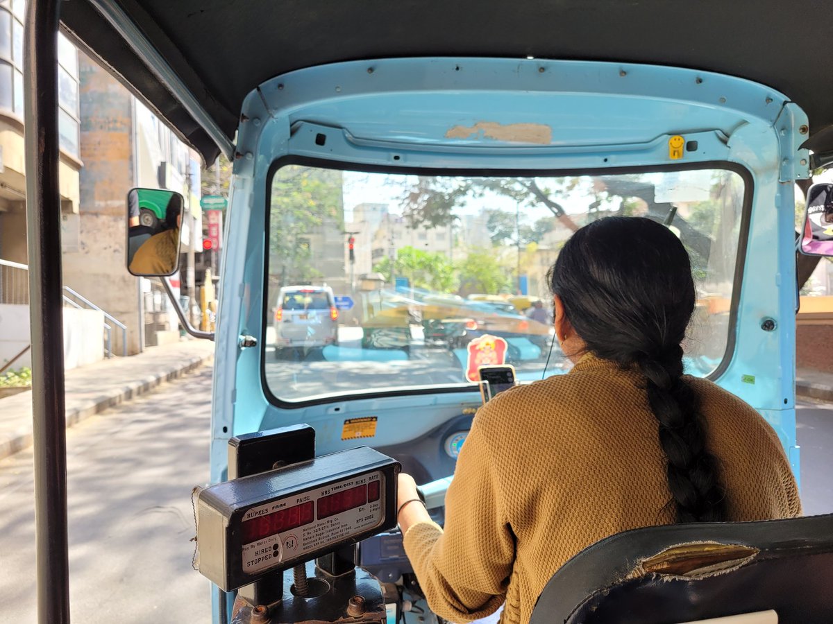 Kudos to the #MahilaShakti team at @nammayatri for offering free and comfortable rides from Mantri metro to Karnataka Chitrakala Parishath for Chitra Santhe art festival!