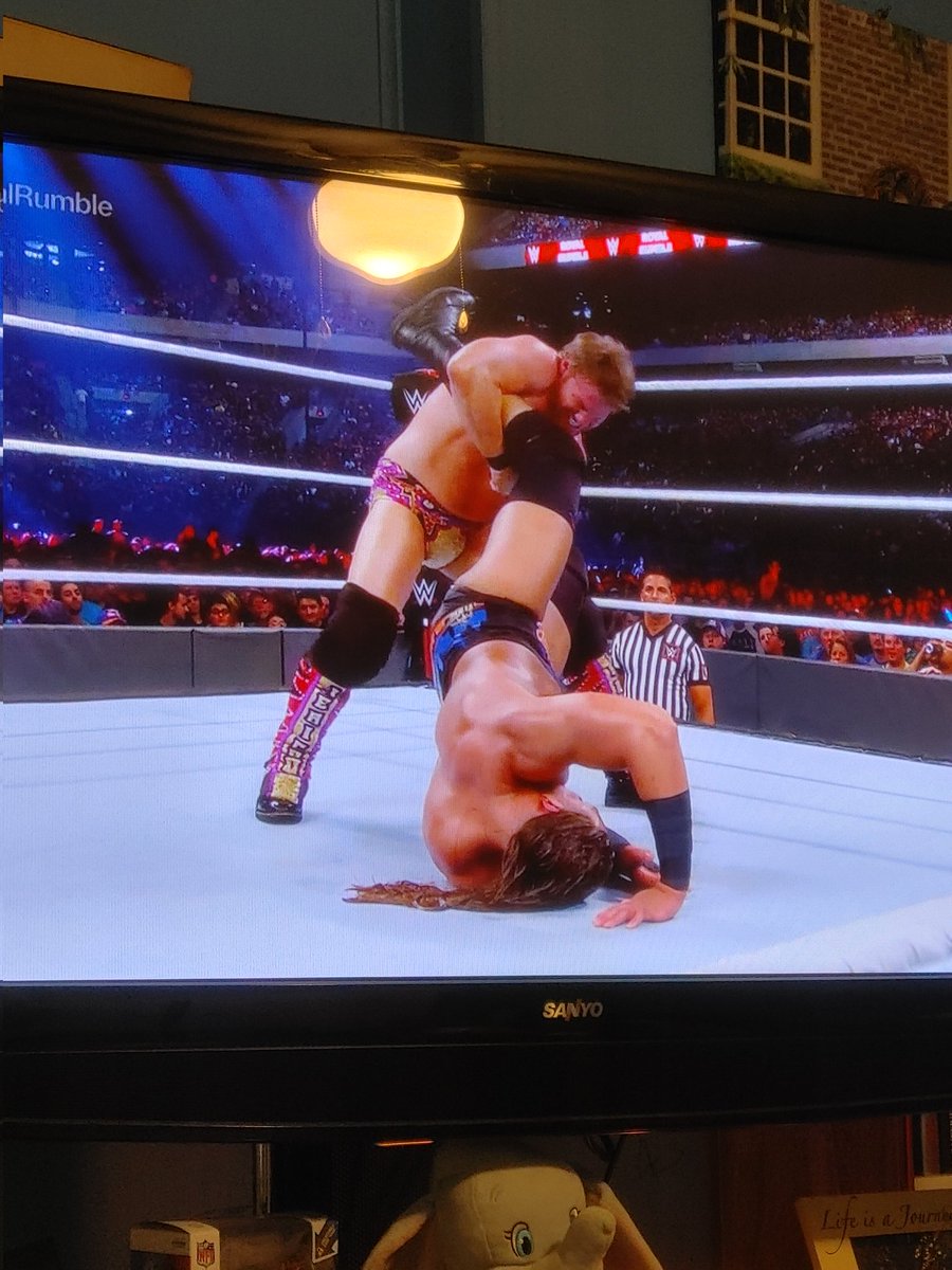WizardLoverCJ's tweet photo. @IAmJericho kicking Big Bill's ass since 2017! https://t.co/7OzbdHW7kB