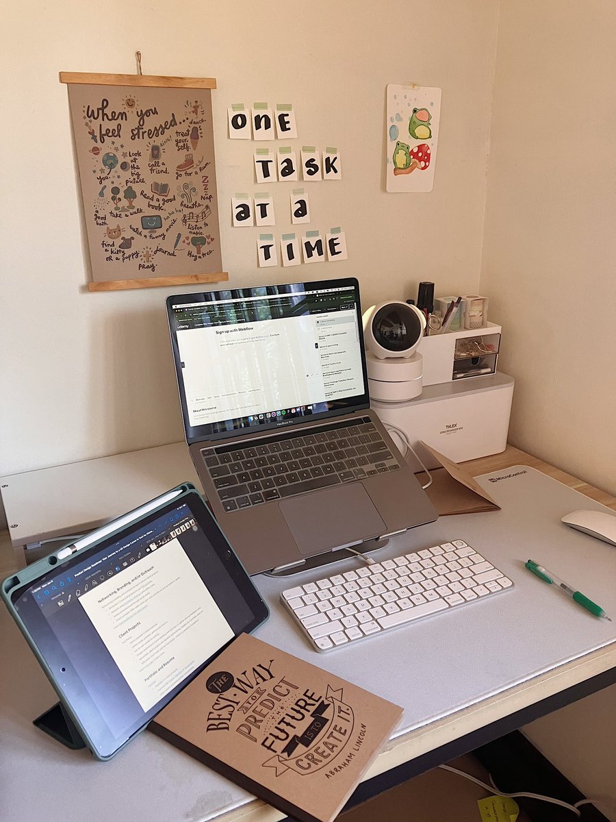 MelStudyDesign's tweet photo. My space at the moment: Detailing my goals, plans, and habits. Could be a bit overwhelming but every step forward is a dance toward my dreams.
💃✨

Let's connect on ig: @ mel_studydesign 😊 https://t.co/m0lFHt25TC