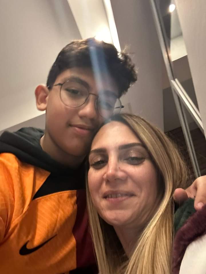 TuksalZubeyde's tweet photo. Duydun mu Mustafa.Ahmet Bozkurtun çocukları Biz Babamızın emrine amadeyiz demişler. Sorgulamayı öğrenseniz keşke.Size miras kalacak binanın ne olduğuna baksanız kõrúkõrüne itaat edeceğinize.Silkeleseydiniz o Babayı şimdi  Çocuklarımíz yanımízda olurdu.
#cezanızolasıkast https://t.co/naTrtgtLYY