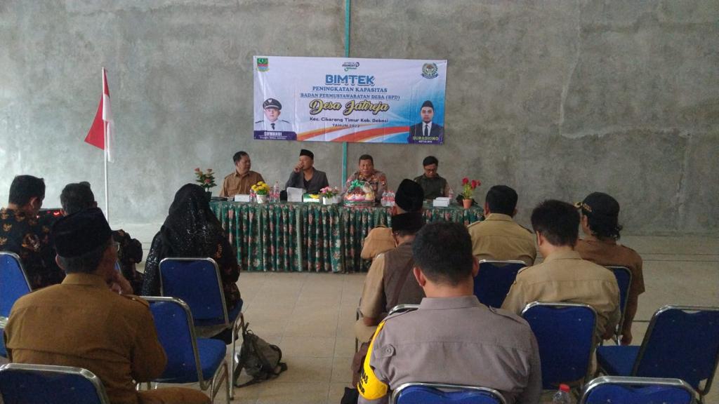 humas_timur's tweet photo. Polsek Cikarang Timur menghadiri kegiatan Musrembang Desa Jatireja, mengajak masyarakat untuk hadir dalam pencegahan kejahatan. https://t.co/iK5La62e1L
