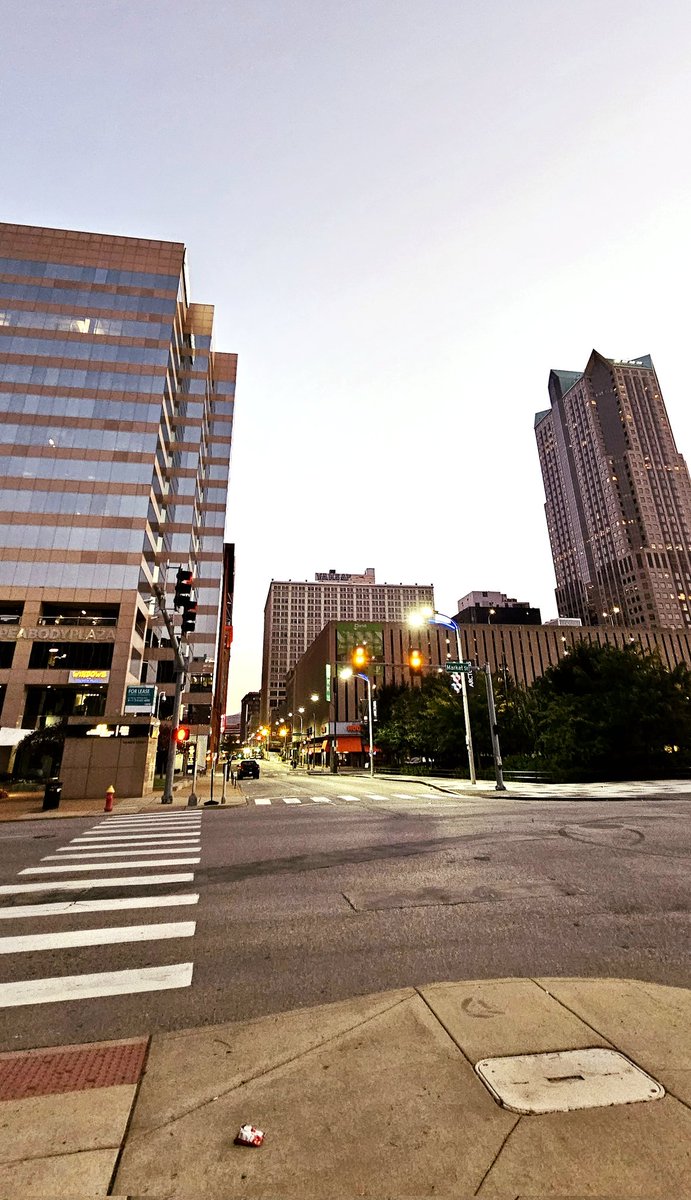 vintiga's tweet image. Rando StL

#Rando #RandomStL #Dowtown #Stlouis #DowntownStLouis #Outside #WalkAbout #Outside #PhotographyIsArt #Photography #Preset #ColorPreset #GalaxyS23Ultra #GalaxyS23 #GalaxyS23Photography