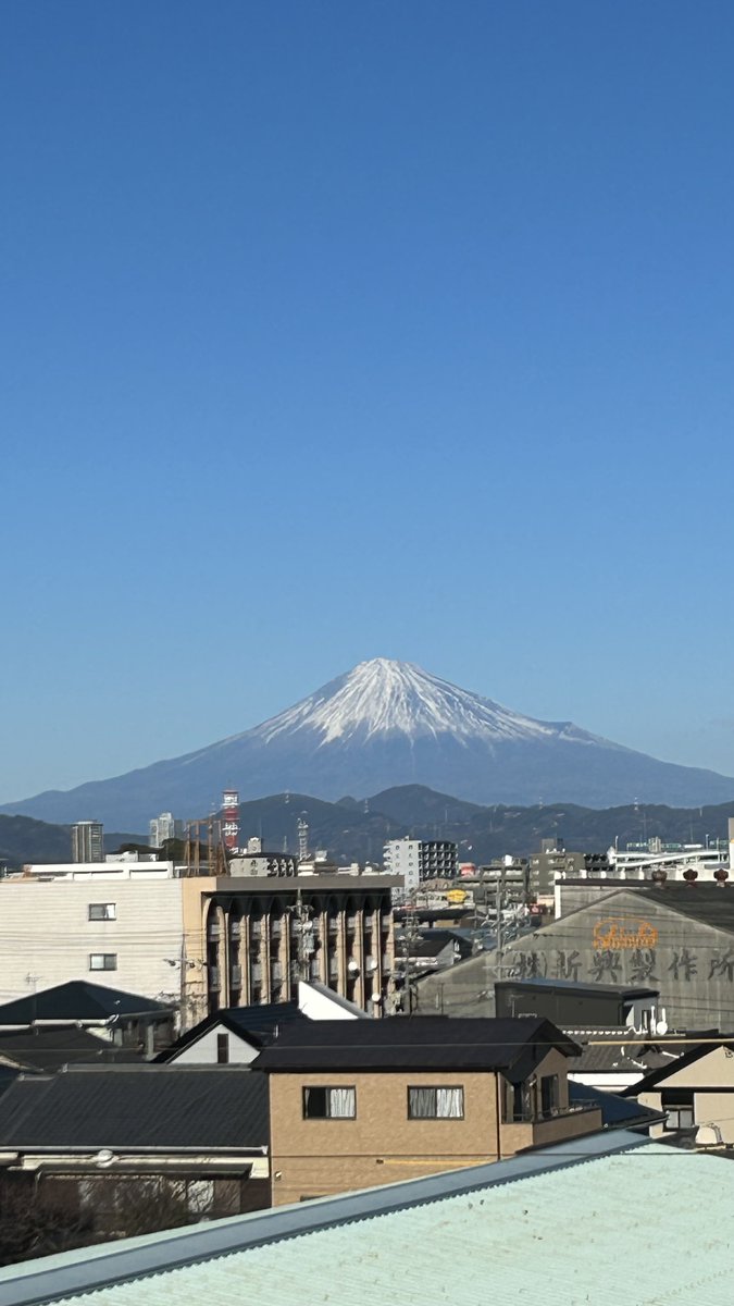 masatoshibata3's tweet photo. 今日は雲なし！ https://t.co/dqns26Q5wy