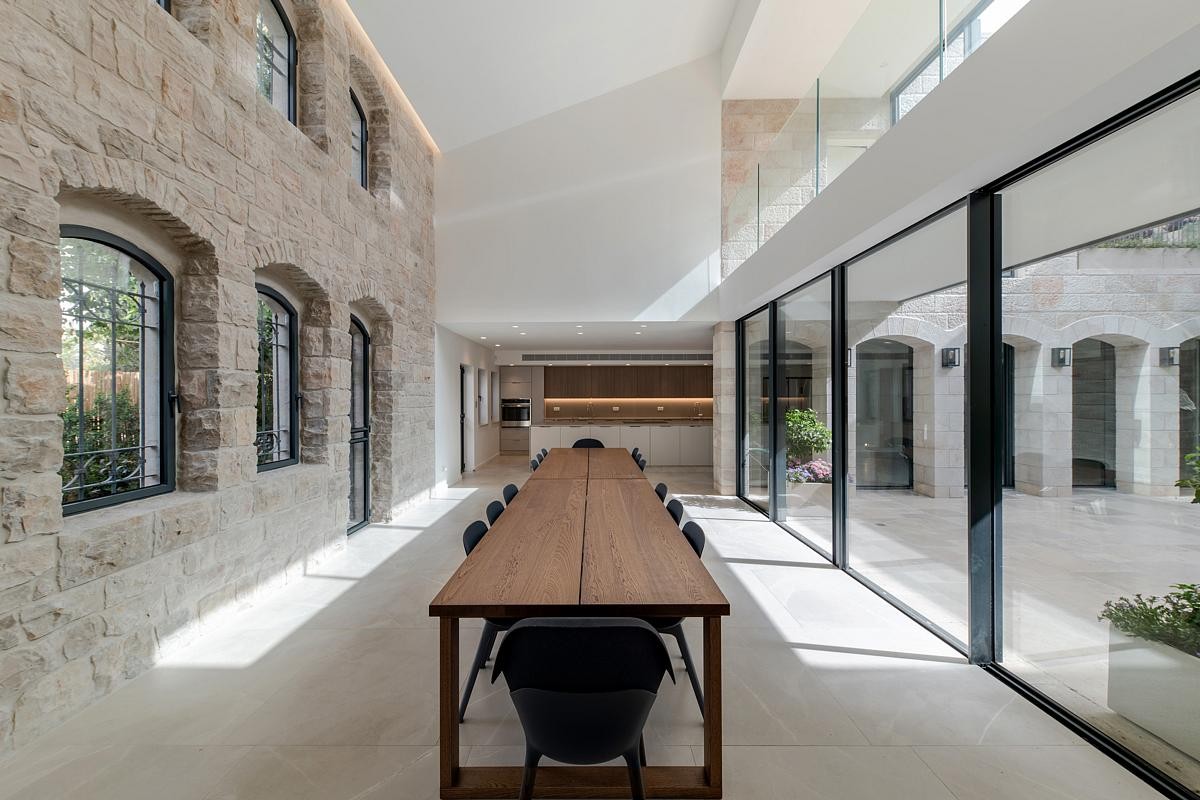 e_architect's tweet image. Designed by Matti Rosenshine Architects, the Y House, in Jerusalem, is built on three levels

e-architect.com/israel/y-house…

#LargeHouse #Jerusalem #israeliarchitecture #architecture