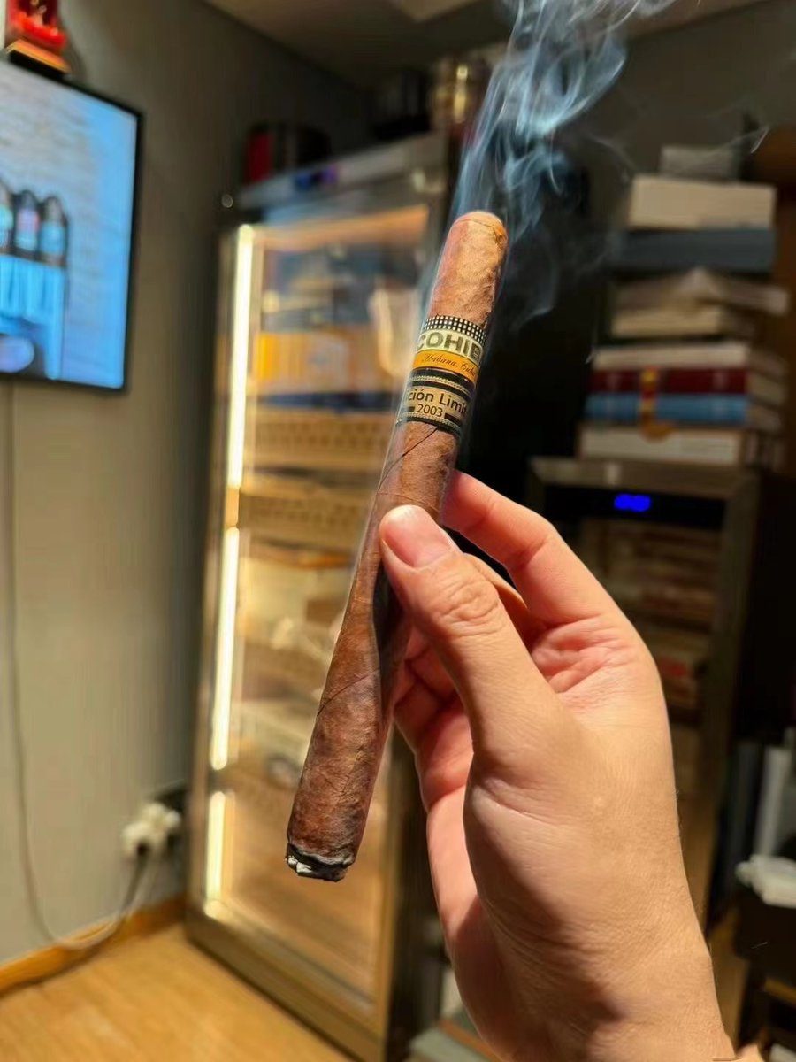 RachingEllen's tweet photo. Cigar time
#cigar #PCA #TPE #intertabac #cigarhumidor #cigarcutter #cigarashtray #cigarcase #cigarhygrometer #cigarhumidifier #cigartools #boveda #cigarshop #cigarclub #cigarbox #cigarlounge #cigarlovers #cigarbar #boveda #cigaraficionado #cohiba #cubancigar #habanos #davidoff https://t.co/wT5eAGoyPn