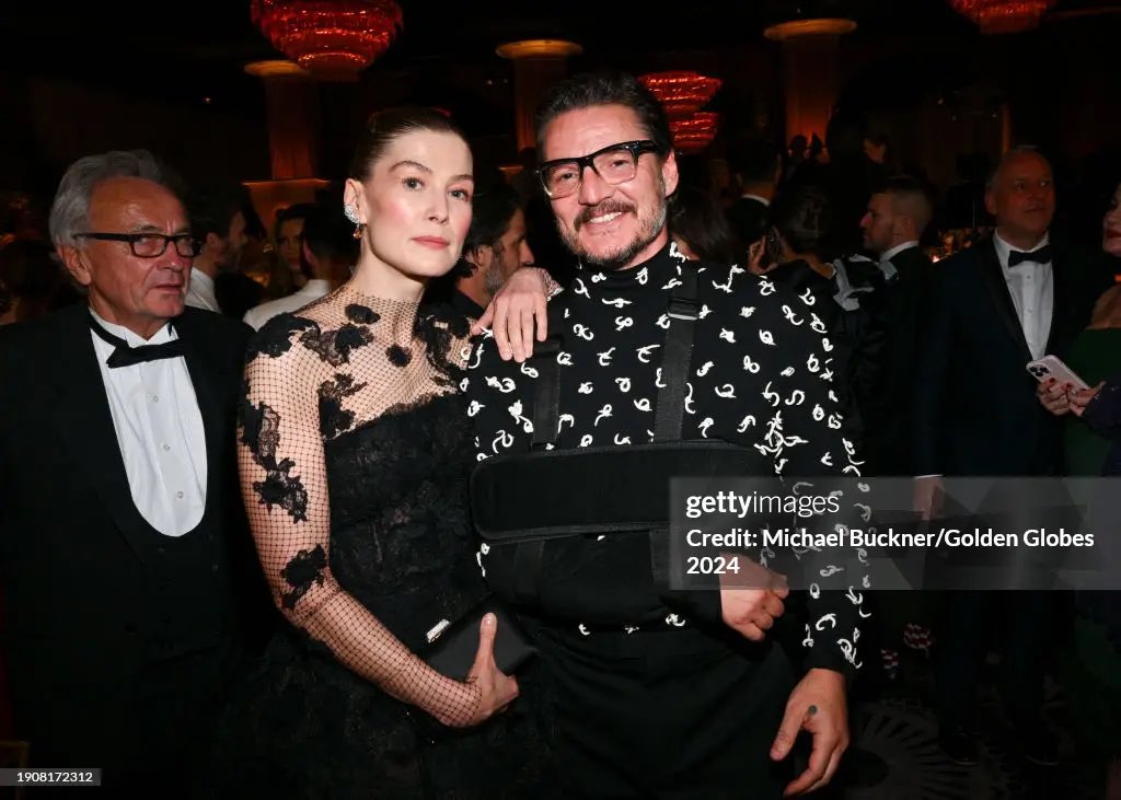 blanketsnpikes's tweet photo. AAACCKKK ROSAMUND PIKE AND PEDRO PASCAL IN ONE FRAME?????????? https://t.co/IdfsDe6QRp