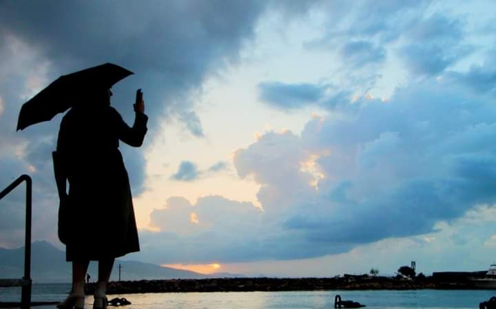 Günaydın İzmir | 8 Ocak Pazartesi
🌧️İzmir'de bugün hava sağanak yağışlı
🌧️En yüksek sıcaklık 17°C
🌧️En düşük sıcaklık 13°C
💦En yüksek nem %92
💦En düşük nem %60
💨Rüzgar %21 km/s
📍Konak