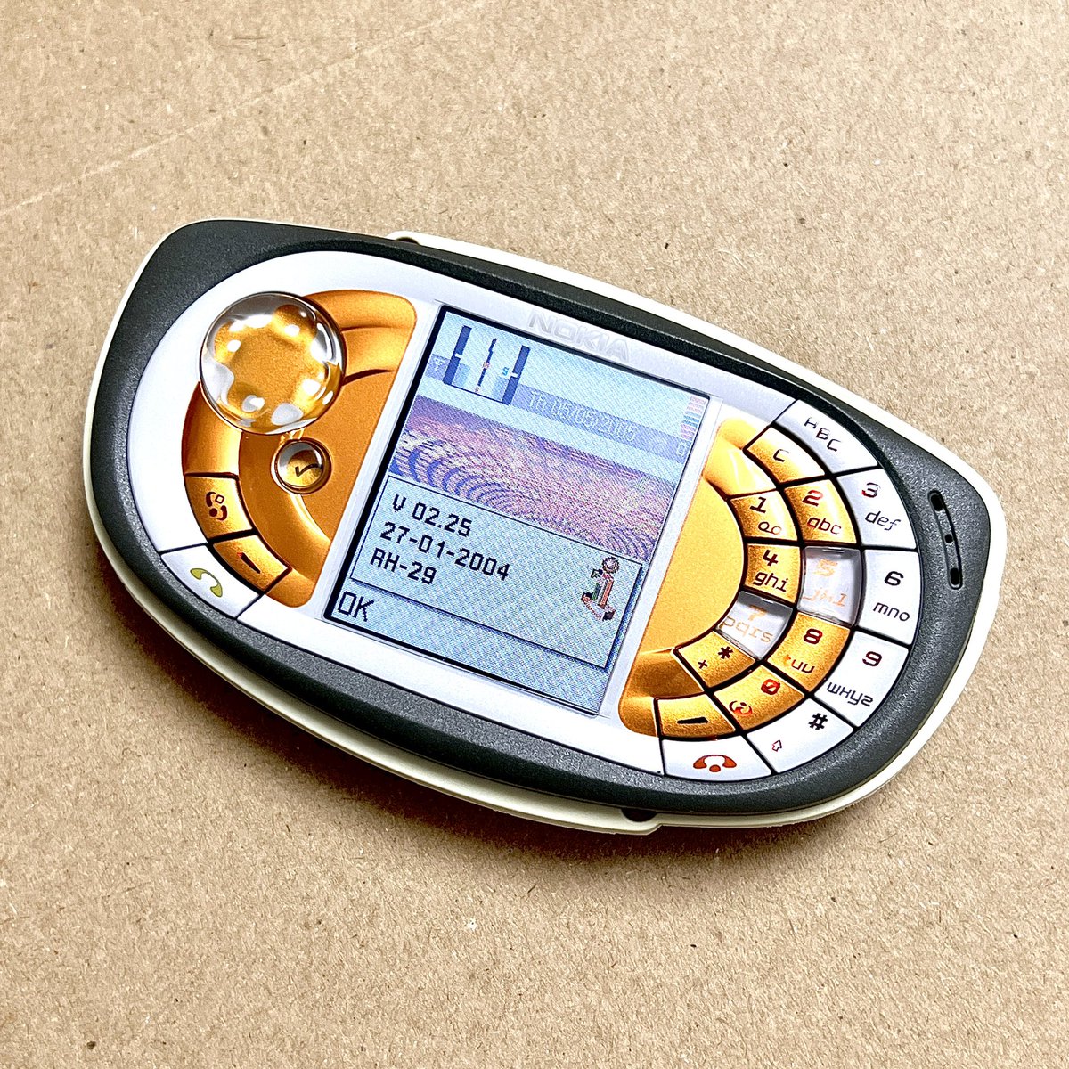 eskMaemo's tweet photo. One my good friend got very nice update for his #NGage collection: #Nokia N-Gage QD #PROTO B3.0. It’s a very rare #Prototype of N-Gage QD with unfinished design. Its an early QD DevKit Unit which came from #TorusGames.😊 https://t.co/yZgdaTUFxg