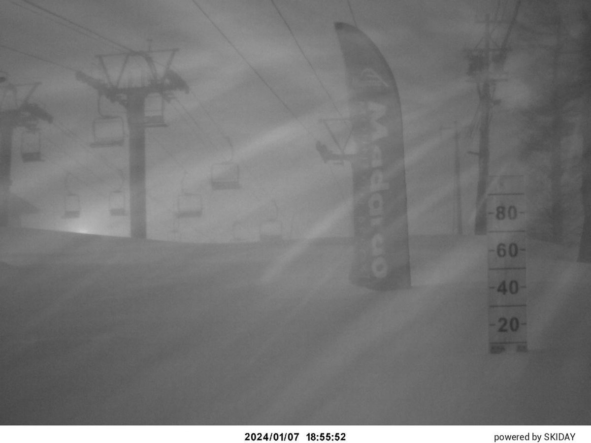 The difference between last night and this morning was the 'rao'. 😅 

Snow Reports: madaraosnowreport.com
Webcams: madarao.webcam
Resort info: madaraokogen.com/ski/

#Madarao #Madaraoski #Madaraoweather  #Madaraokogen #斑尾高原 #斑尾 #斑尾高原スキー場  #MADAPOW