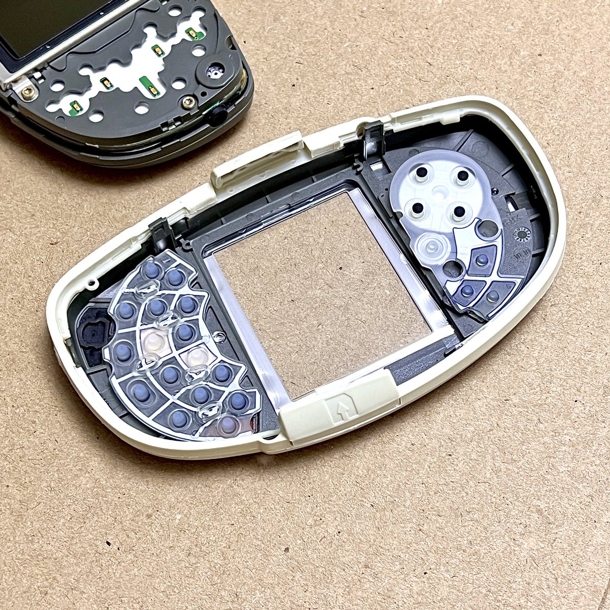 eskMaemo's tweet photo. Exactly this Nokia #NGage QD DevKit unit has been used to create these cool exclusive N-Gage games: #OperationShadow, #Ashen, Ashen II (Cancelled). https://t.co/jgcHQbz6hS