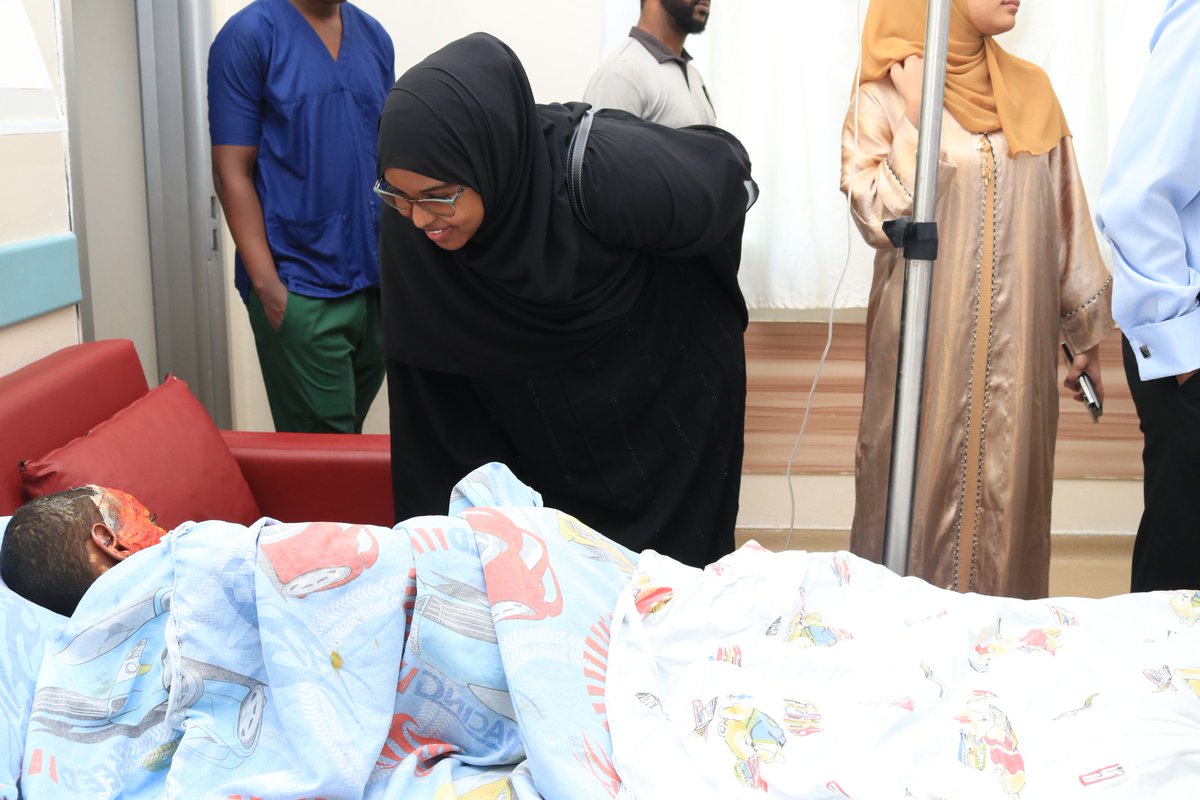 hsfsomalia's tweet photo. Mr. @AbdullahiNOsman, the chairman of Hormuud Salaam Foundation, accompanied by Mrs. Fartoun Sharif Mohamed, director of Banadir Hospital paid a visit to the newly appointed administration of @MSTH2014 Ex Digfeer Hospital. They discussed collaborative opportunities for charitable healthcare initiatives, toured hospital departments, and visited a family affected by a recent house fire.

#hsfSomalia