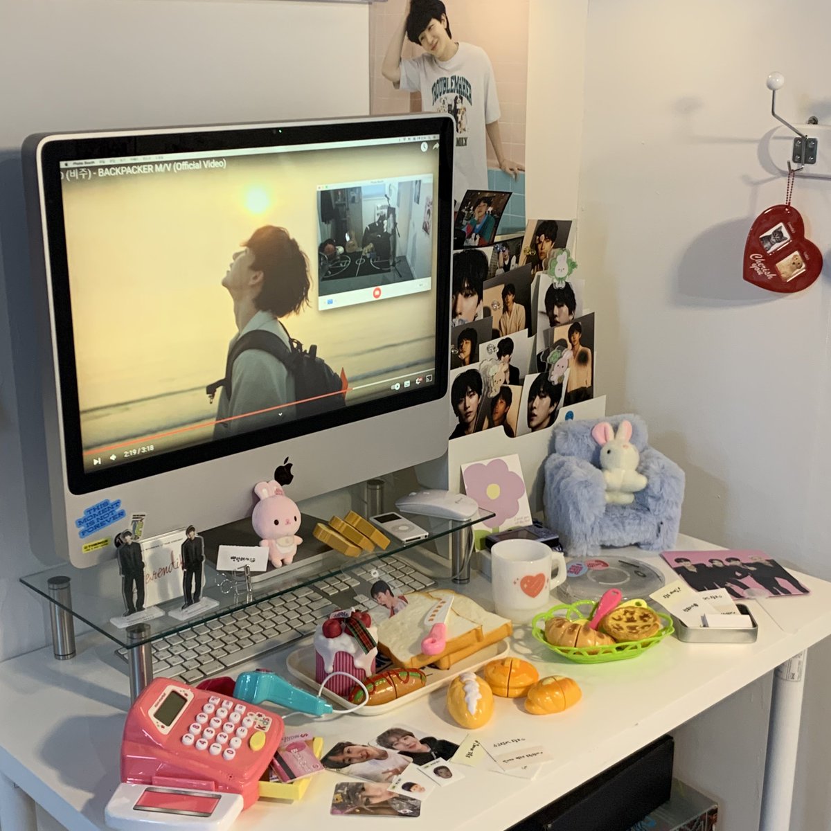 summer_bjoo's tweet photo. #병주곁에_언제나_BeWithYou

빵스베이커리 진짜 들어가자마자 감성 낭낭해서 맘에 들었음
병주 방 디피가 너무 예뻐 가지고 개큰울음나왔다…😭
버터쿠키 너무 맛있고 딸기에이드도 상큼해서 좋았음♥ https://t.co/q8lE7LiDu9