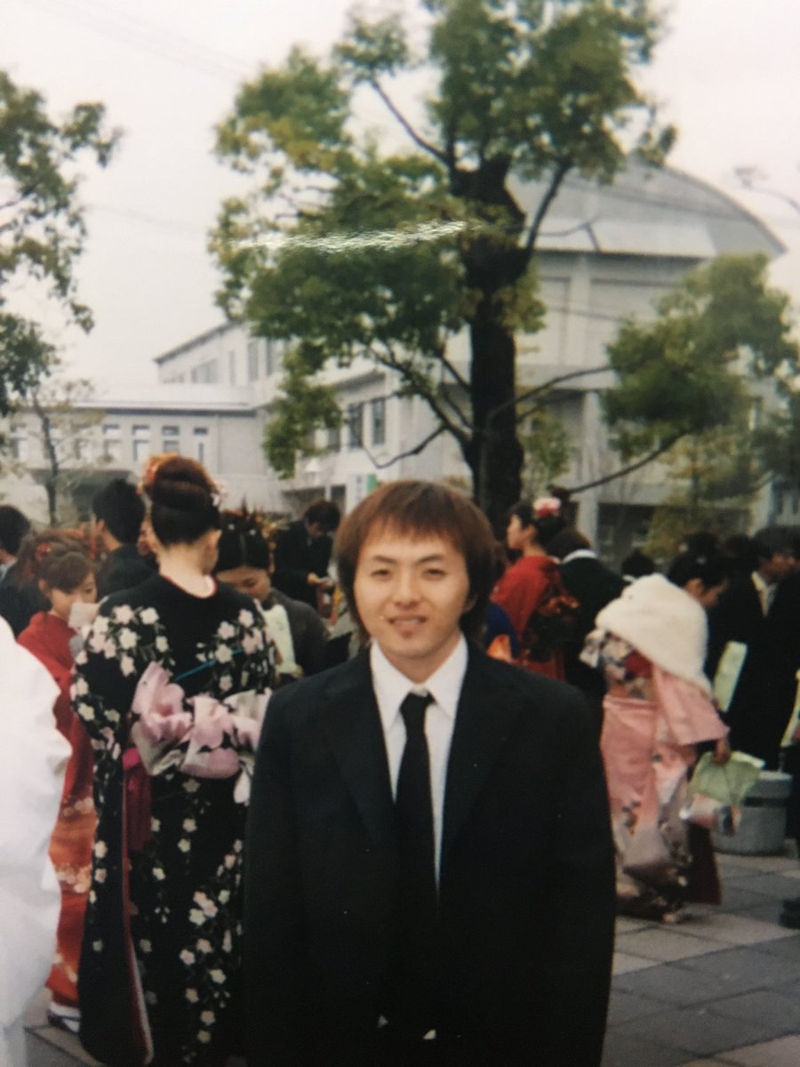 otokoume1981's tweet photo. 成人の日おめでとうございます
毎年恒例のやつです。
この３年後にハゲ終わりました
人生何が起きるかわかりませんので、思いっきり楽しんで生きてください https://t.co/Y57T2st4rP