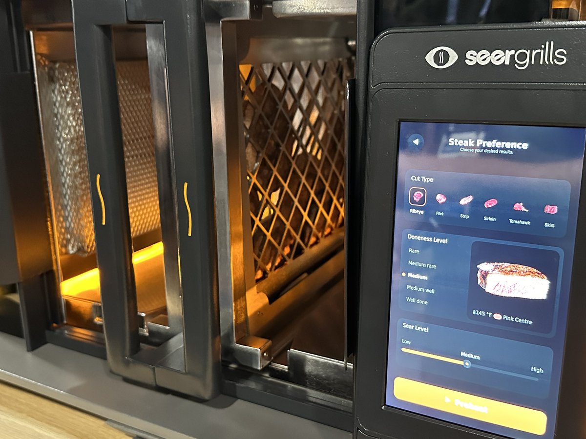 ThatsITLA's tweet photo. The Perfecta is an AI powered outdoor grill from @seergrills . Unlike other grills this one cooks vertically using a holder that slides into the grill. Pizza has a flat pan attachment. @CES #seergrills #CES #CES2024 #perfecta #grilling #Aitech https://t.co/bBZUTDzSEC