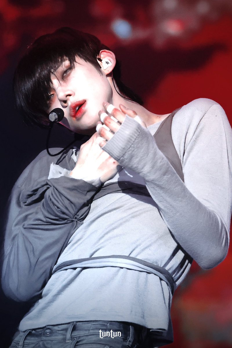 haolingjun's tweet photo. his looks reminds me of L from death note istg https://t.co/DOyxMA05Am