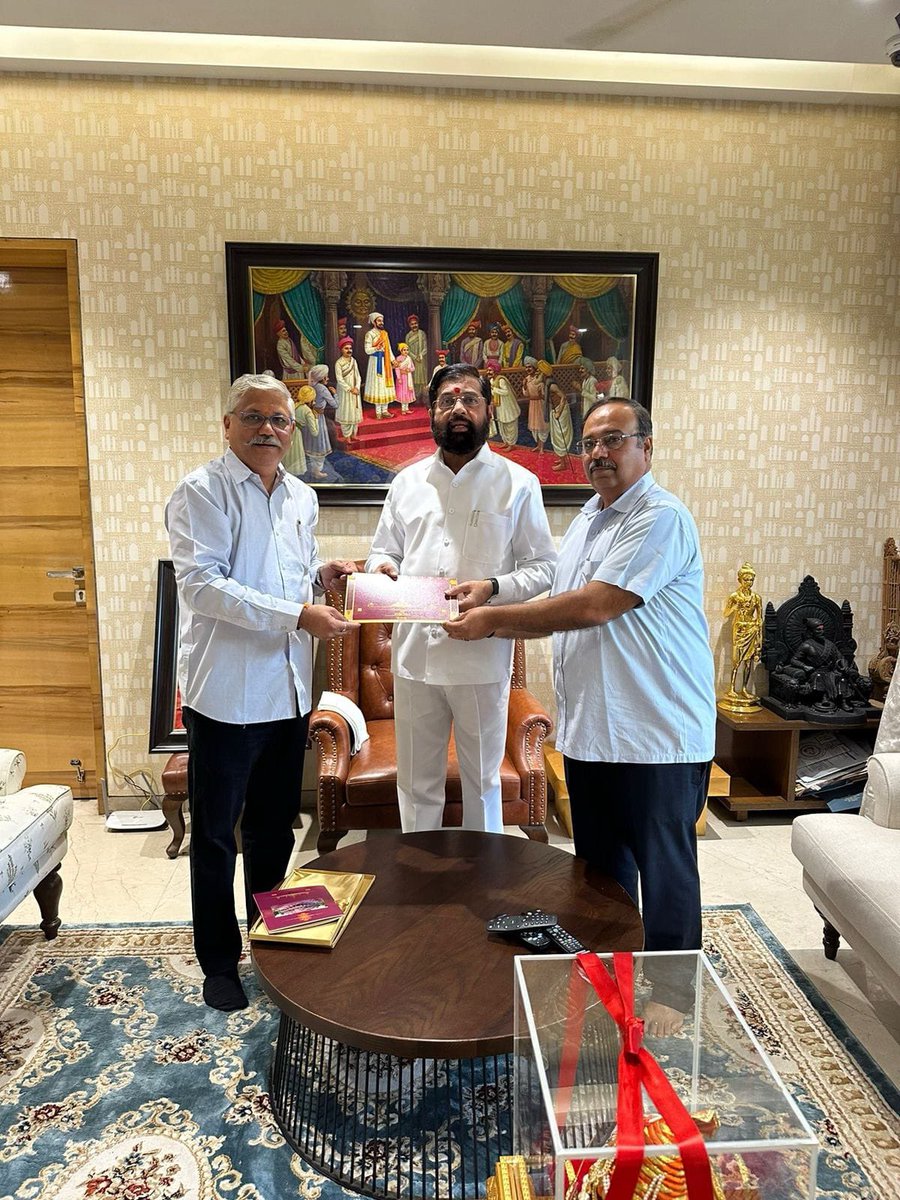 वंदनीय हिंदुहृदयसम्राट शिवसेनाप्रमुख बाळासाहेब ठाकरे यांचे स्वप्न साकार होताना पाहणार.. अयोध्येला जाणार !!

अयोध्येतील श्रीराम मंदिराचा लोकार्पण सोहळा येत्या २२ जानेवारी रोजी माननीय पंतप्रधान नरेंद्र मोदी जी यांच्या शुभहस्ते पार पडणार आहे. शिवसेनेचा मुख्य नेता म्हणून आज या