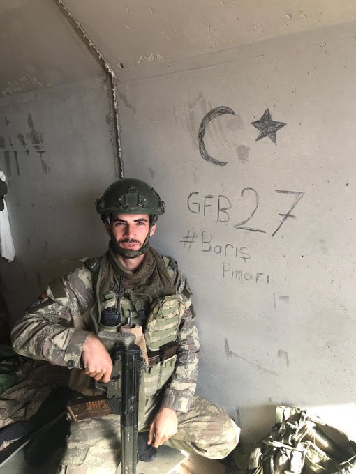 gencfborg's tweet photo. KAHRAMANLAR CAN VERİR YURDU YAŞATMAK İÇİN! 

Kahraman şehidimiz Erol Yanık'ı şehadetinin dördüncü yıldönümünde özlem ve rahmetle anıyoruz.  #ErolYanık https://t.co/E1aPpRrUvK