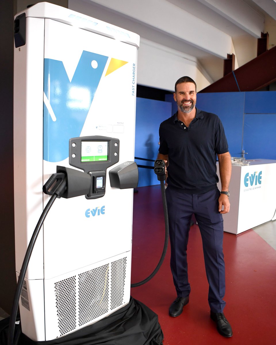 A special visitor popped by the @EvieNetworks stand 🙌 Thank you Evie for the electric moments at the Brisbane International. Bring on next year! ⚡️ #BrisbaneTennis