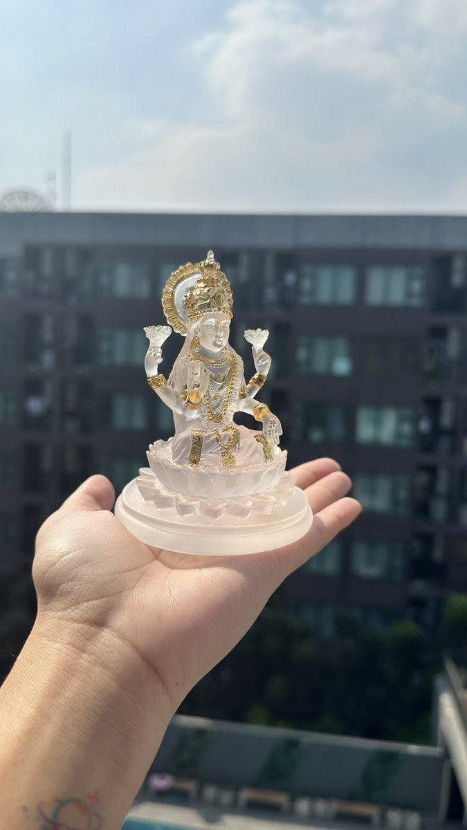 somsomnw's tweet photo. แจกค่ะ 1 องค์🕉️🎉

🎊 พระแม่ลักษมี คือ เทวีแห่งความงดงาม ความร่ำรวย และความอุดมสมบูรณ์พระองค์มัก

ประทานความสำเร็จในการประกอบกิจการ การเจรจาต่อรอง การทำมาค้าขาย

การประกอบธุรกิจทุกสาขา ตลอดจนประทานโภคทรัพย์ เงินทอง สมบัติ แก่ผู้หมั่นบูชาพระองค์❤️

กติกา : กดฟอล + รีทวิตนี้
ประกาศผลวันที่ 10 มกราคม 2566 เวลา 23.23 น.

#somsomnwรีวิว #somsomnwแจก 🎊