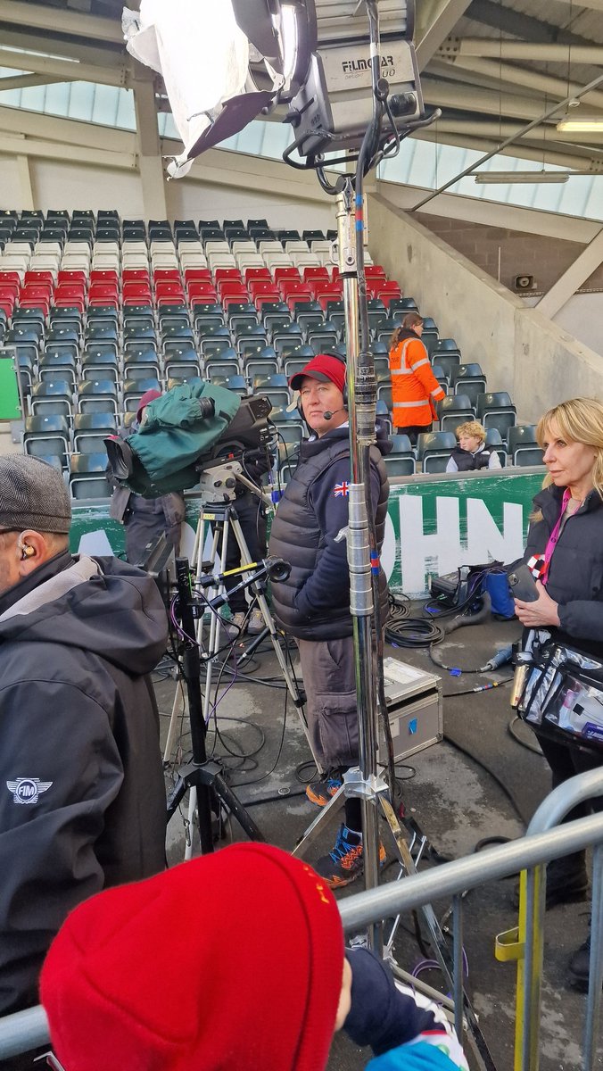 NoelDevonport's tweet photo. @tv_Bull  Hard at work @LeicesterTigers v @Saracens https://t.co/8m9Qm2qX3M