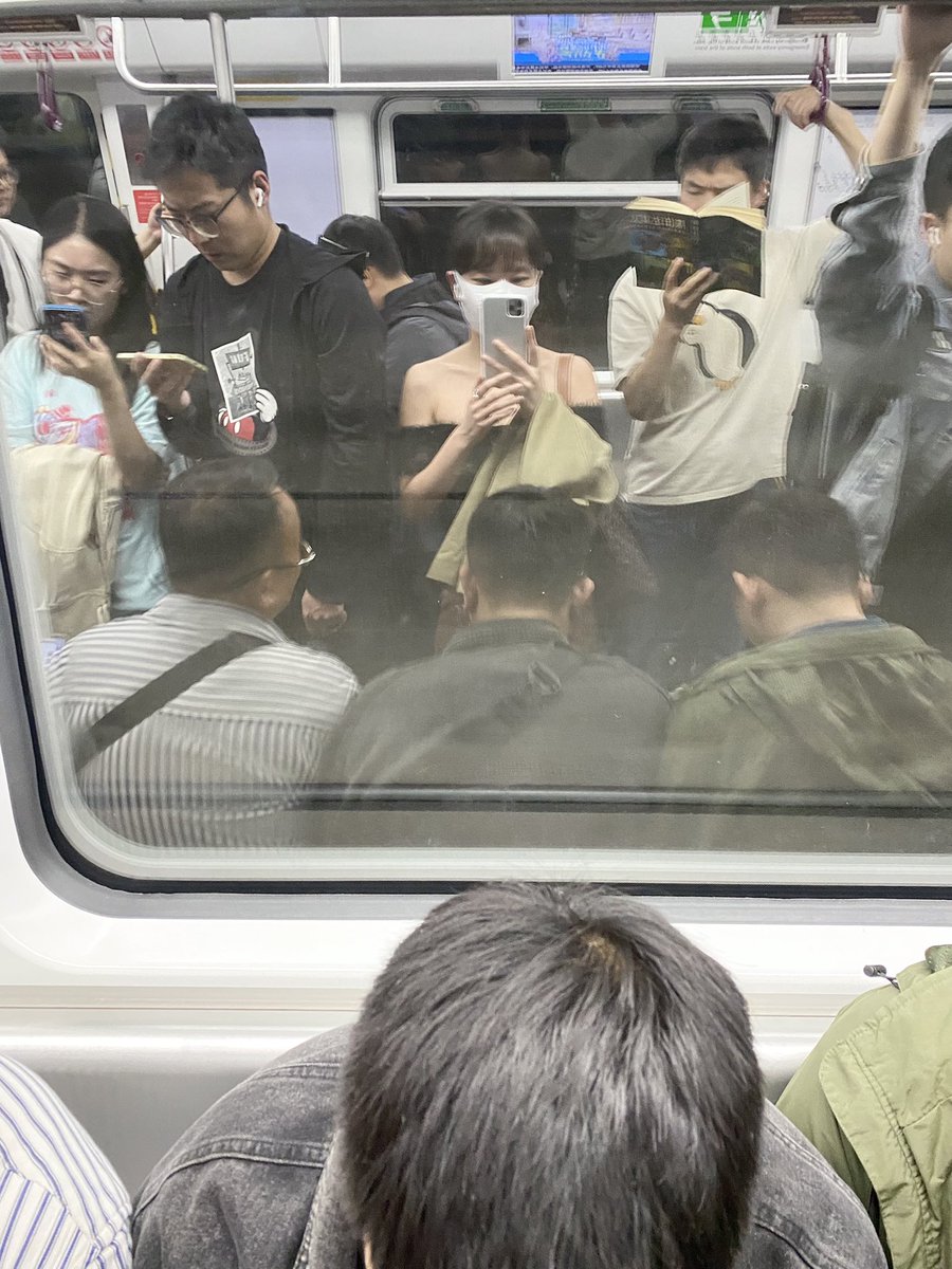 不穿奶罩 tweet media