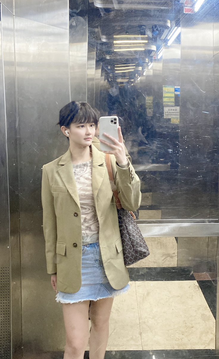 不穿奶罩 tweet media