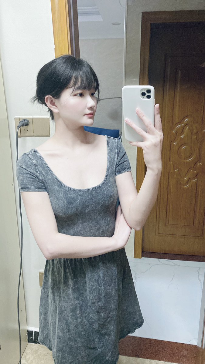 不穿奶罩 tweet media