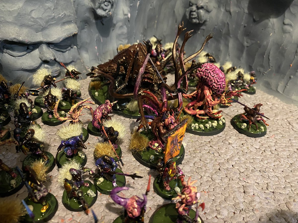 Daleksares32192's tweet photo. The 2nd Coming of the Crayfisherking, my Feast of Charybdis regiment for Turnip28

#turnip28 #kitbash #kitbashing #turnip28kitbashing 
#indiewargame #wargame #miniwargame #miniwargaming #28mm #28mmminiatures #minis #miniatures #warlordgames #miniatureconversion #nurgle #oldhammer https://t.co/j0MrZUQtt9