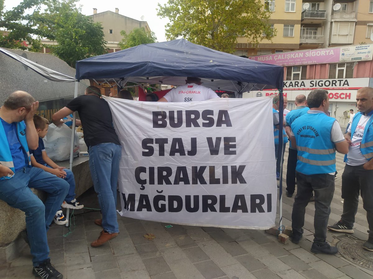 Aynı fabrikada çalıştık
Aynı işi yaptık 
Aynı kuruma prim ödedik
Aynı servisle eve geldik
Ne oldu  şimdi çırak stajyer diye ayırdınız,bir suç varsa o da sizindir
<a href="/RTErdogan/">Recep Tayyip Erdoğan</a>
<a href="/Akparti/">AK Parti</a>
<a href="/dbdevletbahceli/">Devlet Bahçeli</a>
<a href="/isikhanvedat/">Prof. Dr. Vedat Işıkhan</a>
<a href="/RTEdijital/">Erdoğan Dijital Medya</a>

Yerel Seçimden Önce 
#3308SayılıYasaDeğişsin