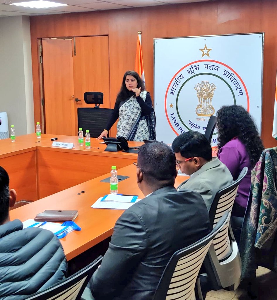 LPAI_Official's tweet photo. LPAI's #POSHTraining dives deep! Supreme Court Advocate Ankita Sharma & Legal Consultant LPAI R.B. Sharma's expertise sheds light on the Act's crucial aspects. #CreatingASafeSpace #LandPorts https://t.co/GujIcTJLKt