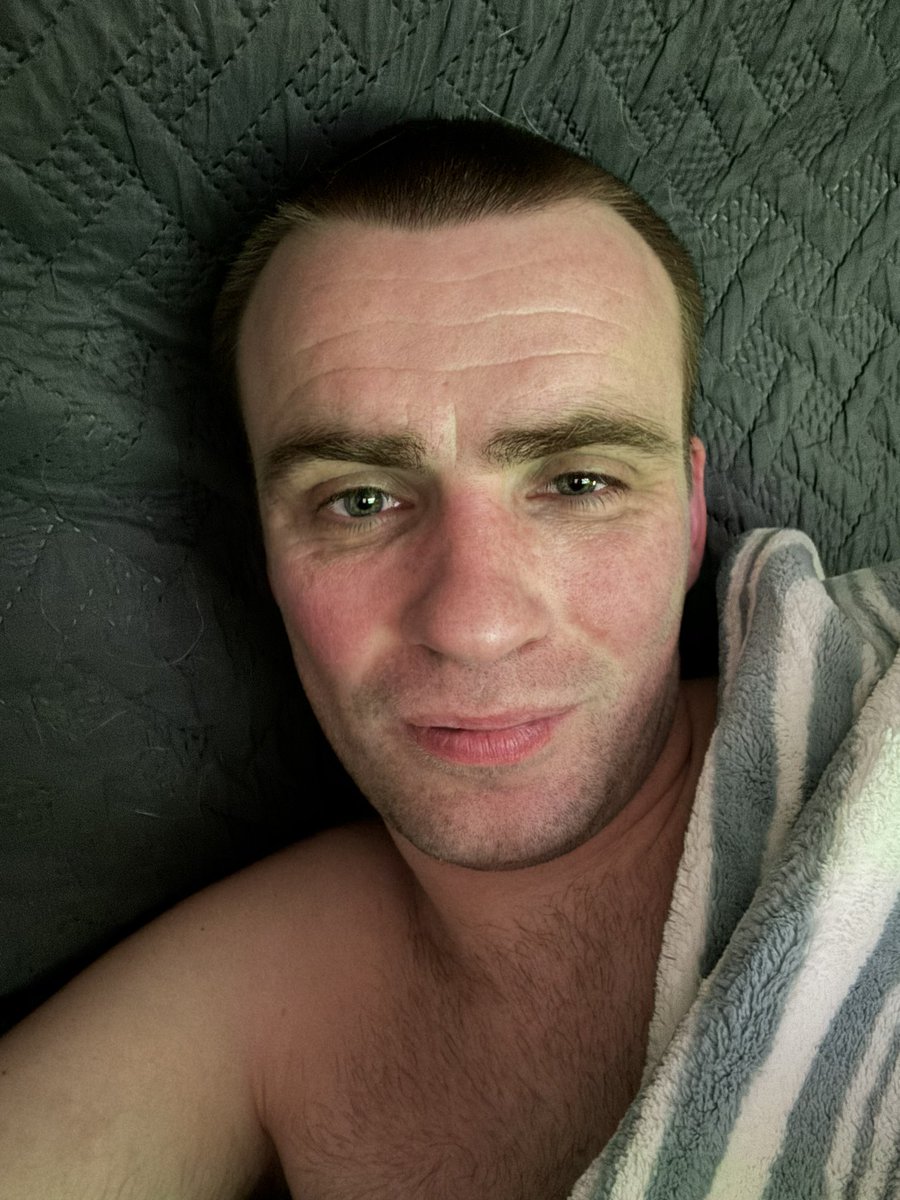 Really hating it when I can’t sleep and there is nothing on the tv… #sendhelp