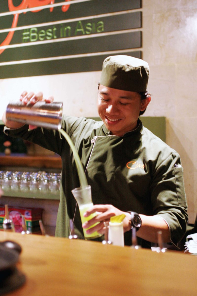 In the business of making memories and mixing joy, our bartender shines!

#CucaBali #InventiveComfortFood #bestinAsia