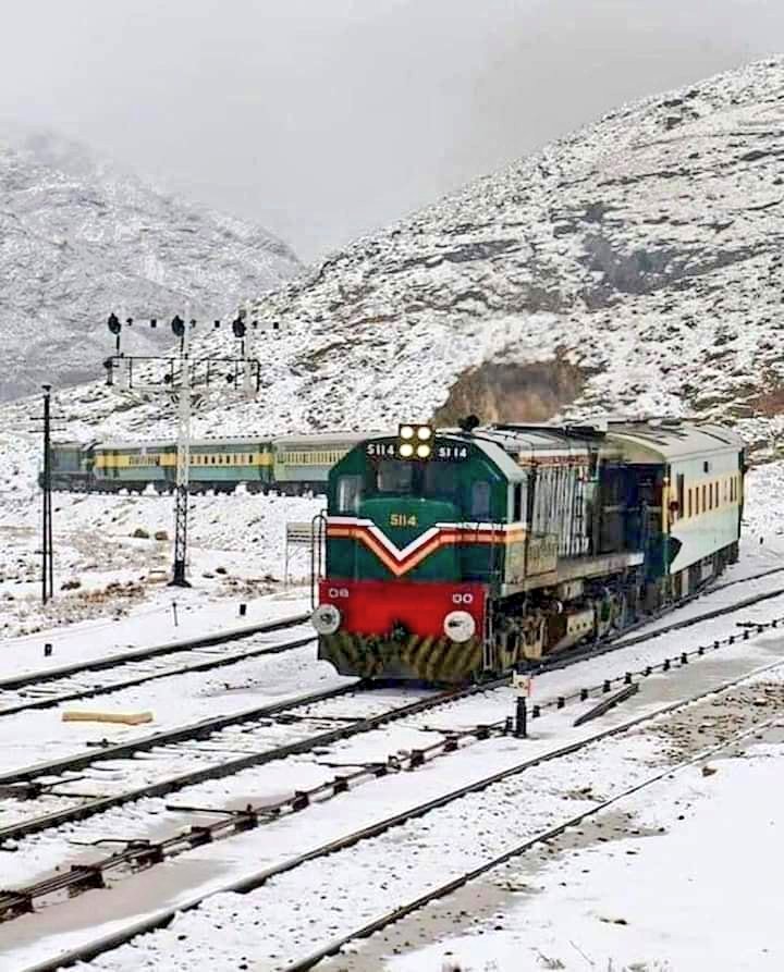 PakistanJannatt's tweet image. Kolpur the highest railway station in Quetta Pakistan
#snowfall