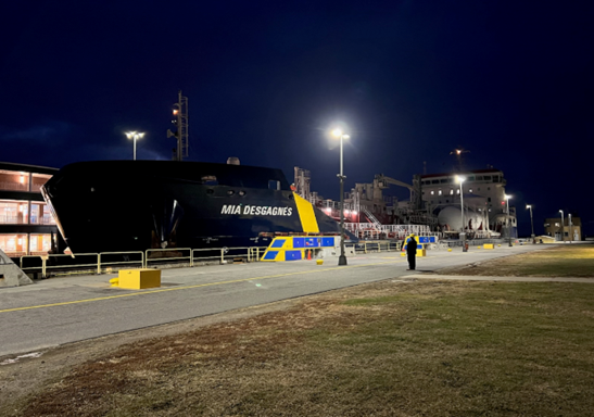 SeawayUSDOT's tweet photo. ICYMI➡️January 5, 2024 marked the closing of the Montreal-Lake Ontario (MLO) section of the binational #StLawrenceSeaway. The final vessels to transit the U.S. Locks for the 2023 shipping season⤵️
Downbound🚢MIA DESGAGNES
Upbound🛳️ALGOMA CONVEYOR
#GreatLakes #SeawaySystem https://t.co/pZ4DAY9Ald