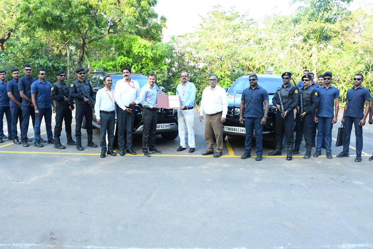 OCF_Avadi's tweet photo. GM #OCFAvadi Shri. BS Reddy handed over first order of Bullet Proof Toyota Fortuners to DIG, Dr. R. Thirunavukkarasu, IPS of Tamil Nadu Police in the presence of all senior officers. @TCLKanpur @tnpoliceoffl https://t.co/iAMhcFYAjF