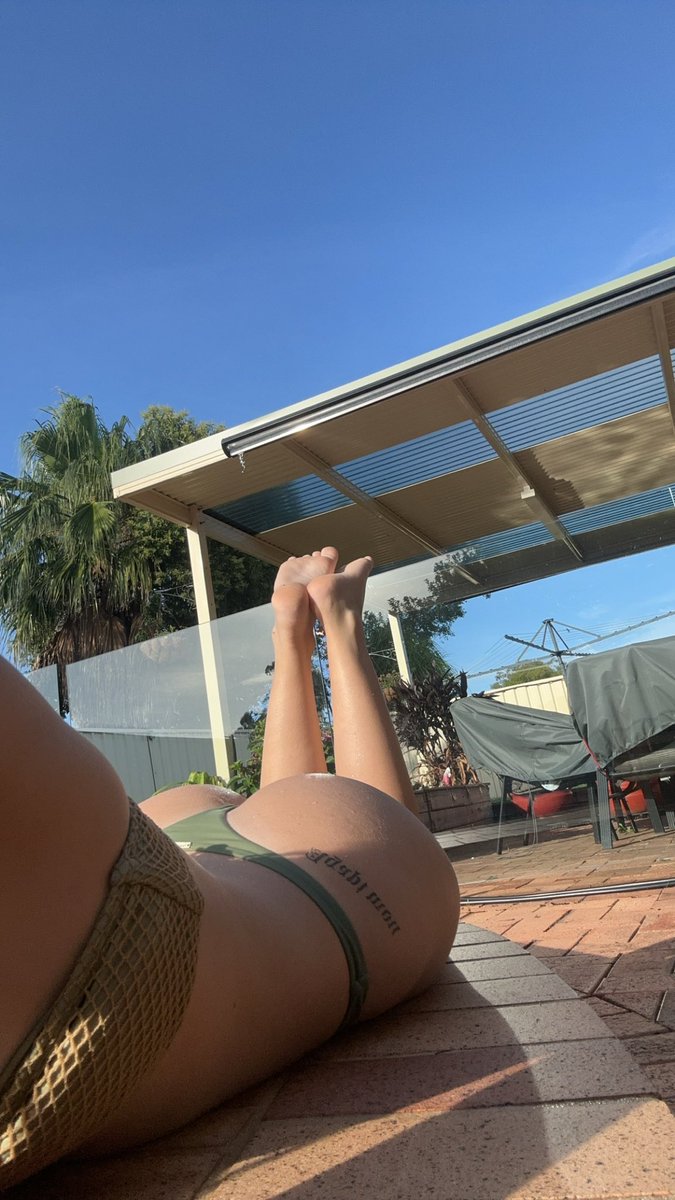Missclcandy's tweet photo. Candy + summer = Happy Candy ☺️☺️

Findom https://t.co/nK5FIsUbzW
