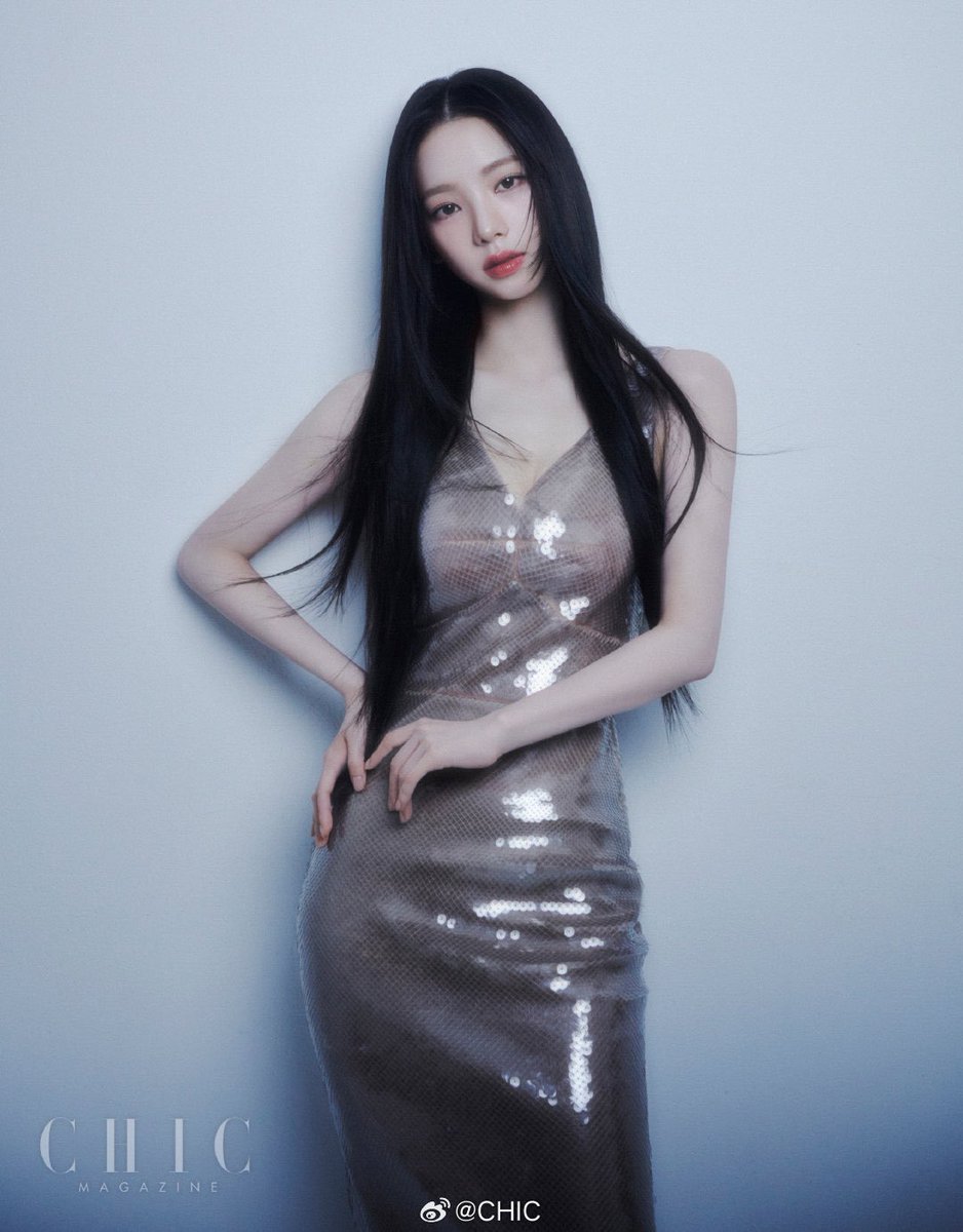 karinasworld_'s tweet photo. is she even real?! 😭 https://t.co/qBOtlwAWMK