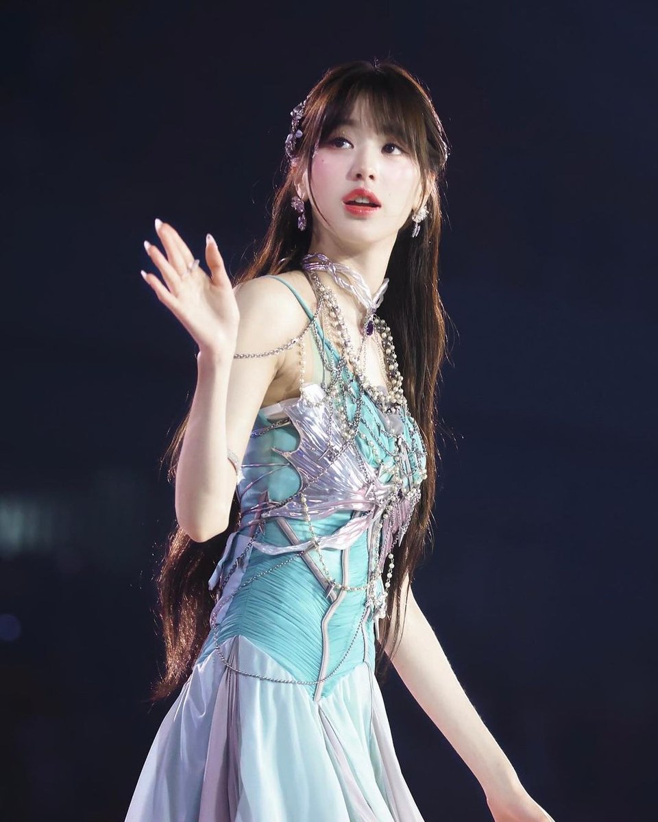 wonyoung's fansite pictures &amp; this outfit... wow looks so heavenly