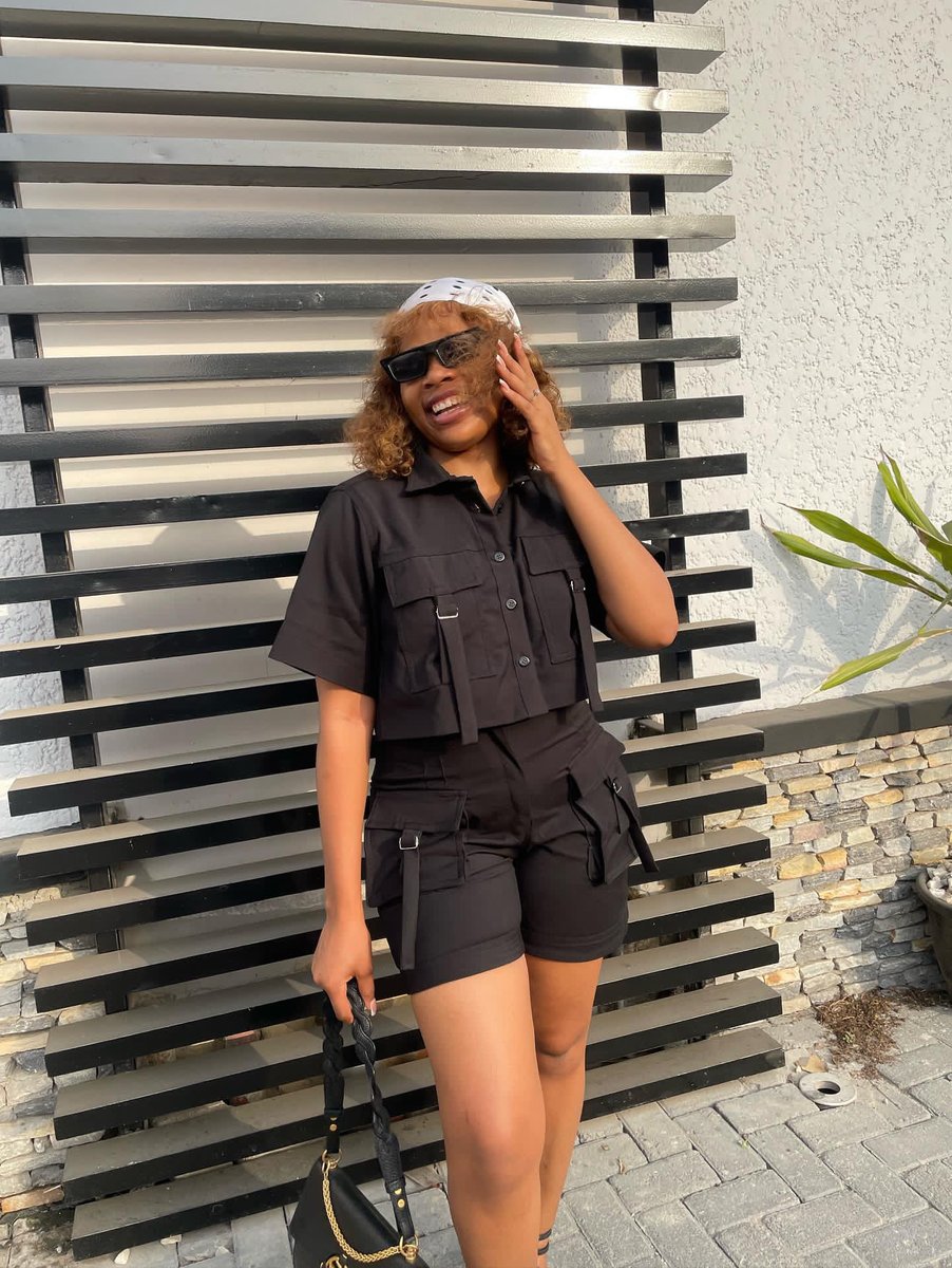 mareclothing__'s tweet image. What's that thing they said about reviews again? Reviews don't lie!

We're officially opening the year with this happy client of ours. That's the smile that comes with getting exactly what you ordered😍

#clientcam #marewoman 
@_DammyB_