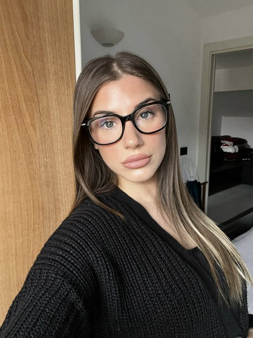 Camilla Stelluti’s pics and videos