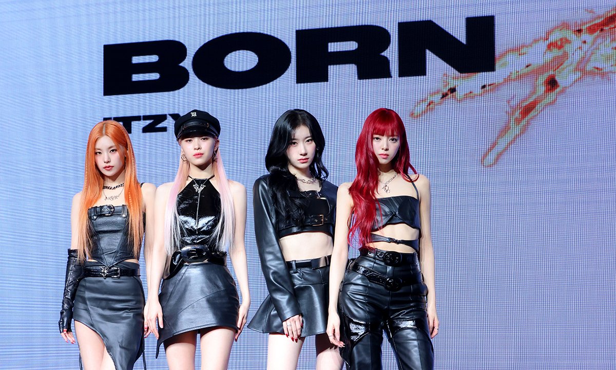 ITZYofficial's tweet photo. ITZY <BORN TO BE> PRESS CONFERENCE (1)

📌 COUNTDOWN LIVE
2024.01.08 MON 5PM (KST) | 3AM (EST)
@melon https://t.co/fbyb3LK1pu
@YouTube https://t.co/ENbzTANYZi

📌 ALBUM RELEASE 
2024.01.08 MON 6PM (KST) | 4AM (EST)
https://t.co/Sym06KXnVj

#ITZY #MIDZY @ITZYofficial
#ITZYComeback
#ITZY_BORNTOBE
#ITZY_UNTOUCHABLE