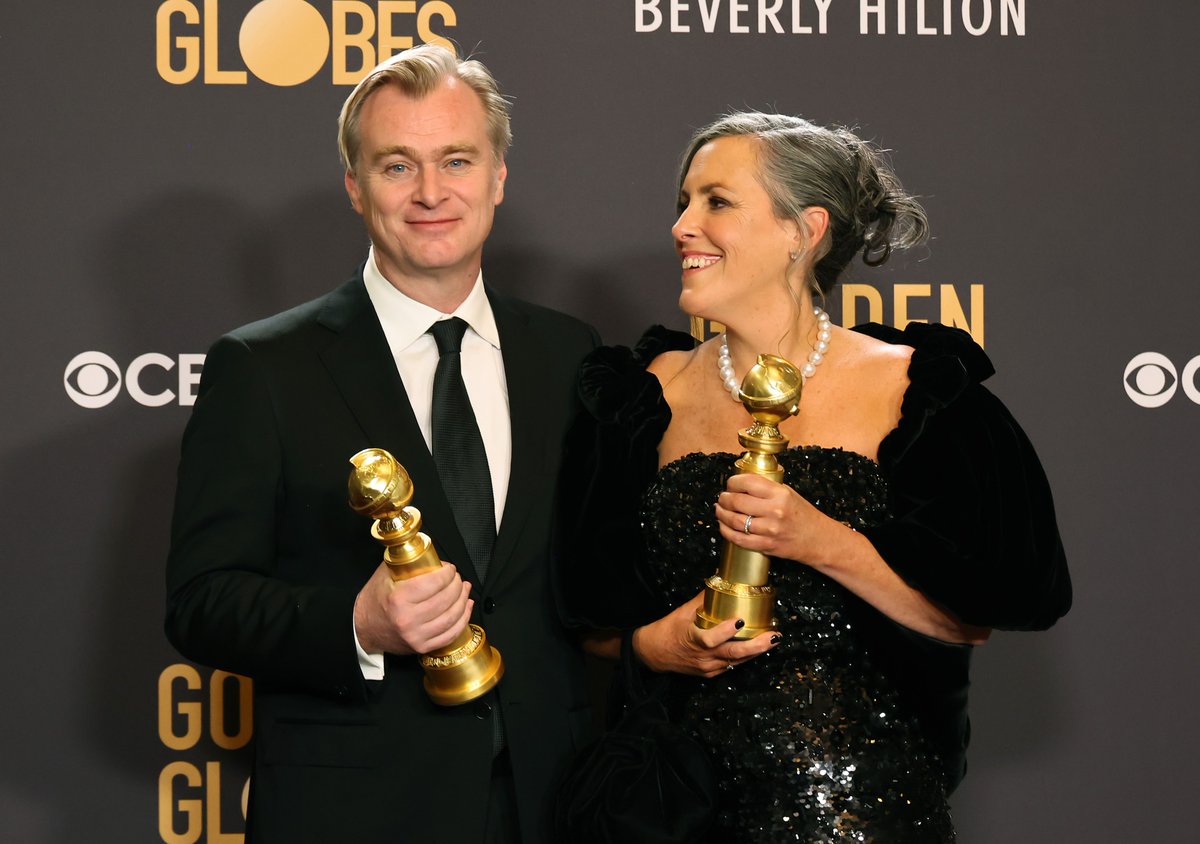 Dailymoviesmag's tweet photo. Avec 5 récompenses, #Oppenheimer est Le grand gagnant des #GoldeGlobes2024 🏆
• Meilleur film dramatique
• Meilleur réalisation
• Meilleur acteur dans un drame pour Cillian Murphy
• Meilleur acteur dans un second rôle pour Robert Downey Jr.
• Meilleure musique https://t.co/ohwL55f8CG