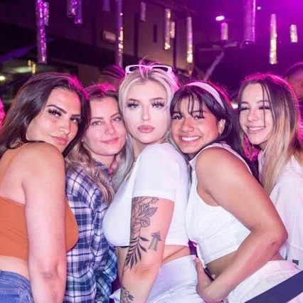 bachelorettevip's tweet image. #zainightlife #bacheloretteweekend #nightclubs #bottomsup #sundaybest #girlsdayout #partynight #letsparty #weekendtime dlvr.it/T15Cy3