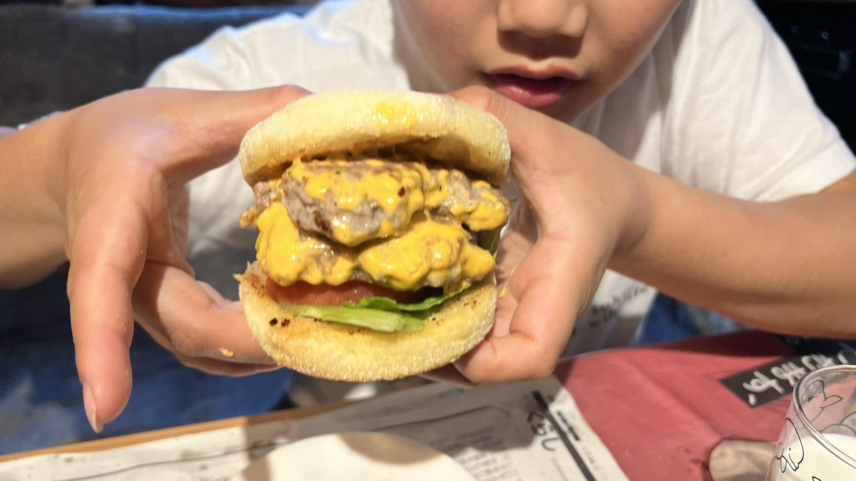 superamatsujin's tweet photo. ずっと欲しかった高級ホットプレート。我慢し切れずにコジマのポイントを使って、持ち出し5,000円で購入。

今まで使ってきたホットプレートとは、全く違います。とにかく美味く焼けます。

バルミューダ ザ・プレート プロ ホットプレート BALMUDA The Plate Pro K10A-BK
https://t.co/co9zk8nEIa https://t.co/dV3nepPdTl