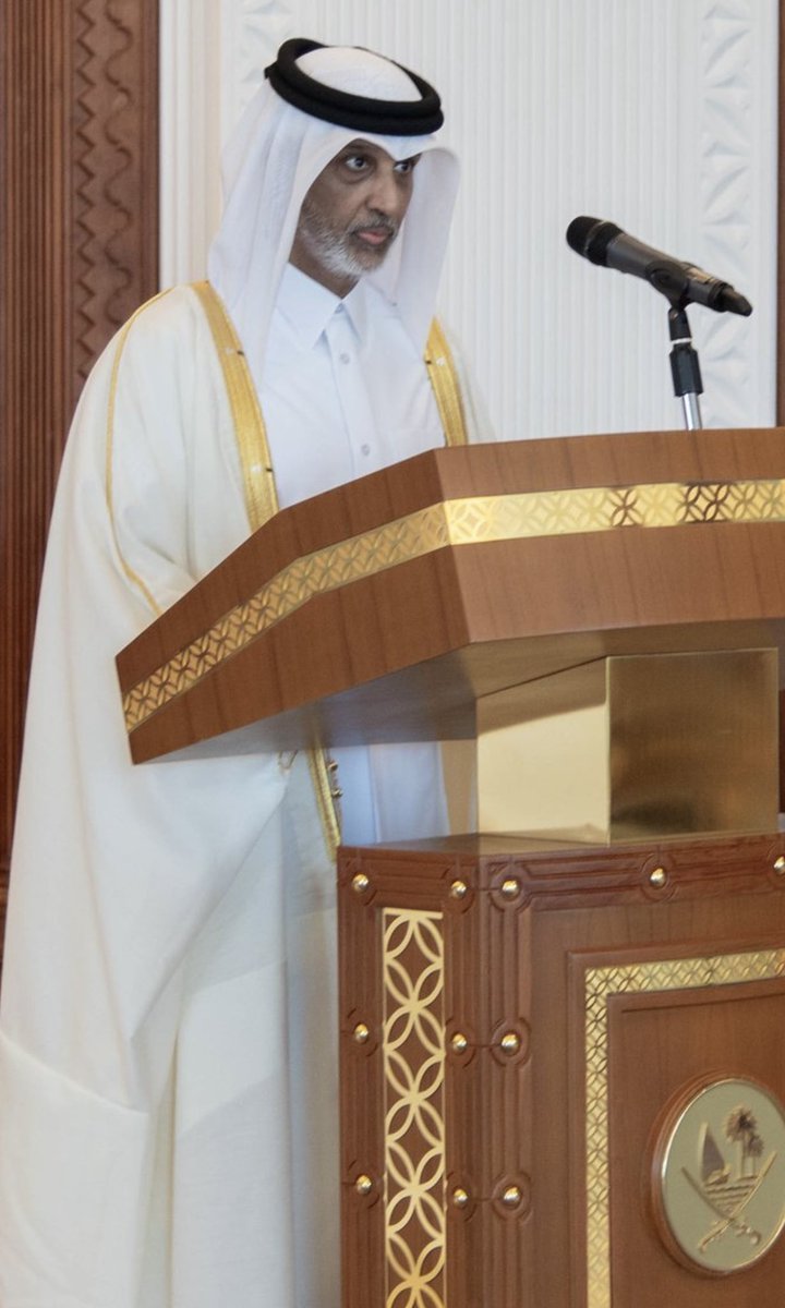 أبارك لسعادة الشيخ حمد بن خليفة بن أحمد آل ثاني ثقة سمو الامير بتعيينه وزيراً للرياضة والشباب 
وأتمنى له التوفيق إن شاءالله .