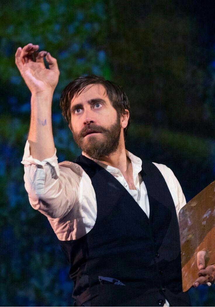 George you have to finishing the hat! George, is Sunday and you are in the park and you would like to know why she left you, but, first of all, finish to paint the hat! #jakegyllenhaal #sundayintheparkwithgeorge