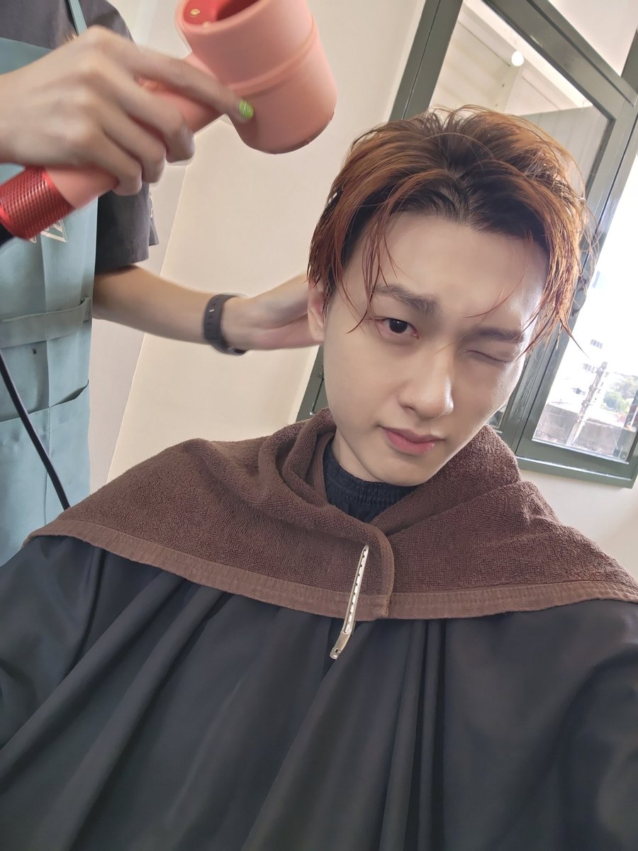 gunnapatn's tweet photo. กำลังเปลี่ยนลุคเตรียมถ่ายหนังแล้ว (ยังไม่เสร็จ🤫)  บวงสรวง 10นี้เจอกันได้นะครับ
แล้วก็ 11,12นี้ ด้วย ช่วงนี้ต้องการกำลังใจในการเริ่มต้นปีที่ดีของนะพัด🥹
#Gunnapatn 
#AmmoforGN https://t.co/wVEOJ8QrIH