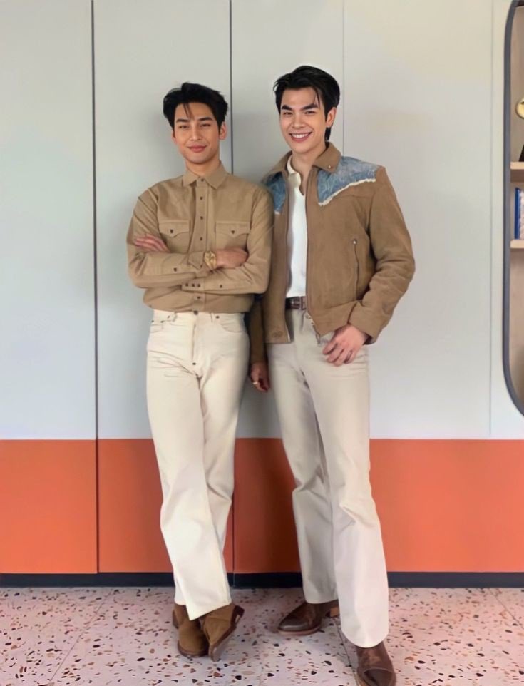 pripri_mana's tweet photo. รูปนี้น่ารักจัง ยืนอิงๆพิงๆ น้อนโปสวยสุบ😭😭😭 https://t.co/uaA80Tbtg0