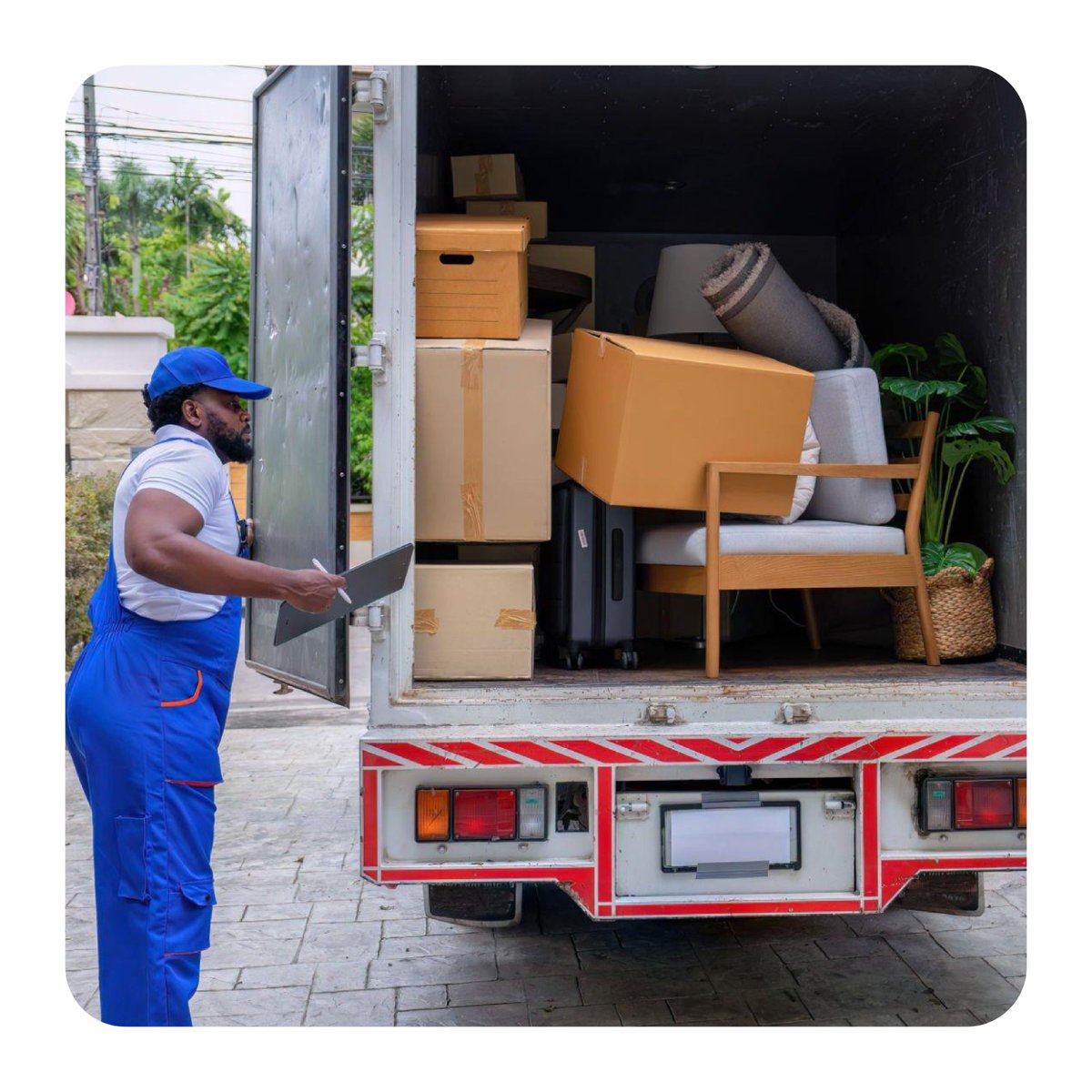 Moving and house hunting in Lagos can be quite the adventure! 😅 Share your experiences with us. We're on a mission to make moving in Lagos as easy as possible. Share your stories with us. 🏡🚚 #moveitwithkarria