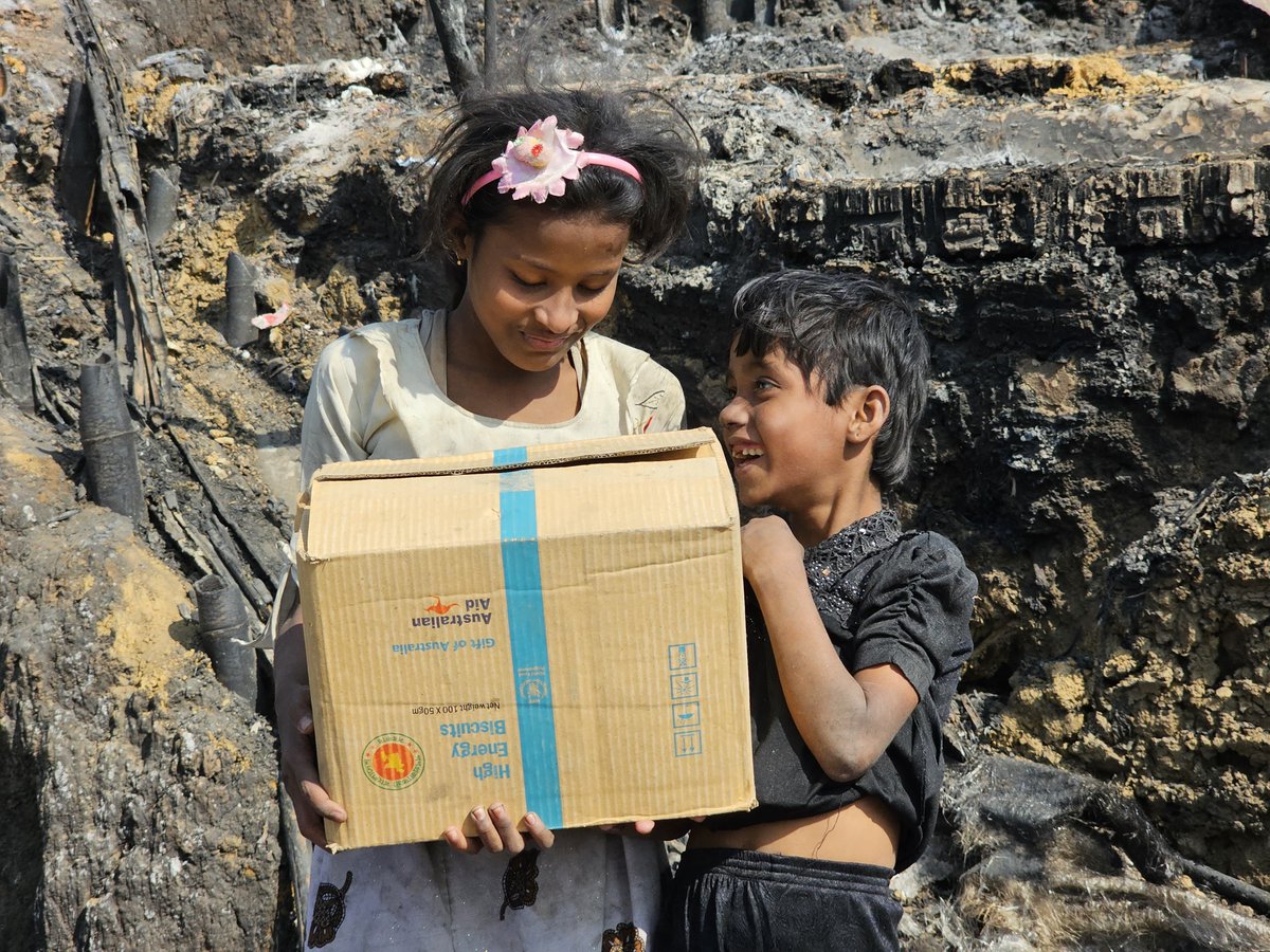 🔥 Recent fire in Cox's Bazar displaced 5,000+ #Rohingya #refugees.

Impact:
🛖 842 shelters (749 fully damaged) 
🏥 33 facilities: health post, learning centre, mosques, firefighting hub++ 
💡 63 solar lights

Details in the latest Inter-sector Report 👉🏽 rohingyaresponse.org/wp-content/upl…